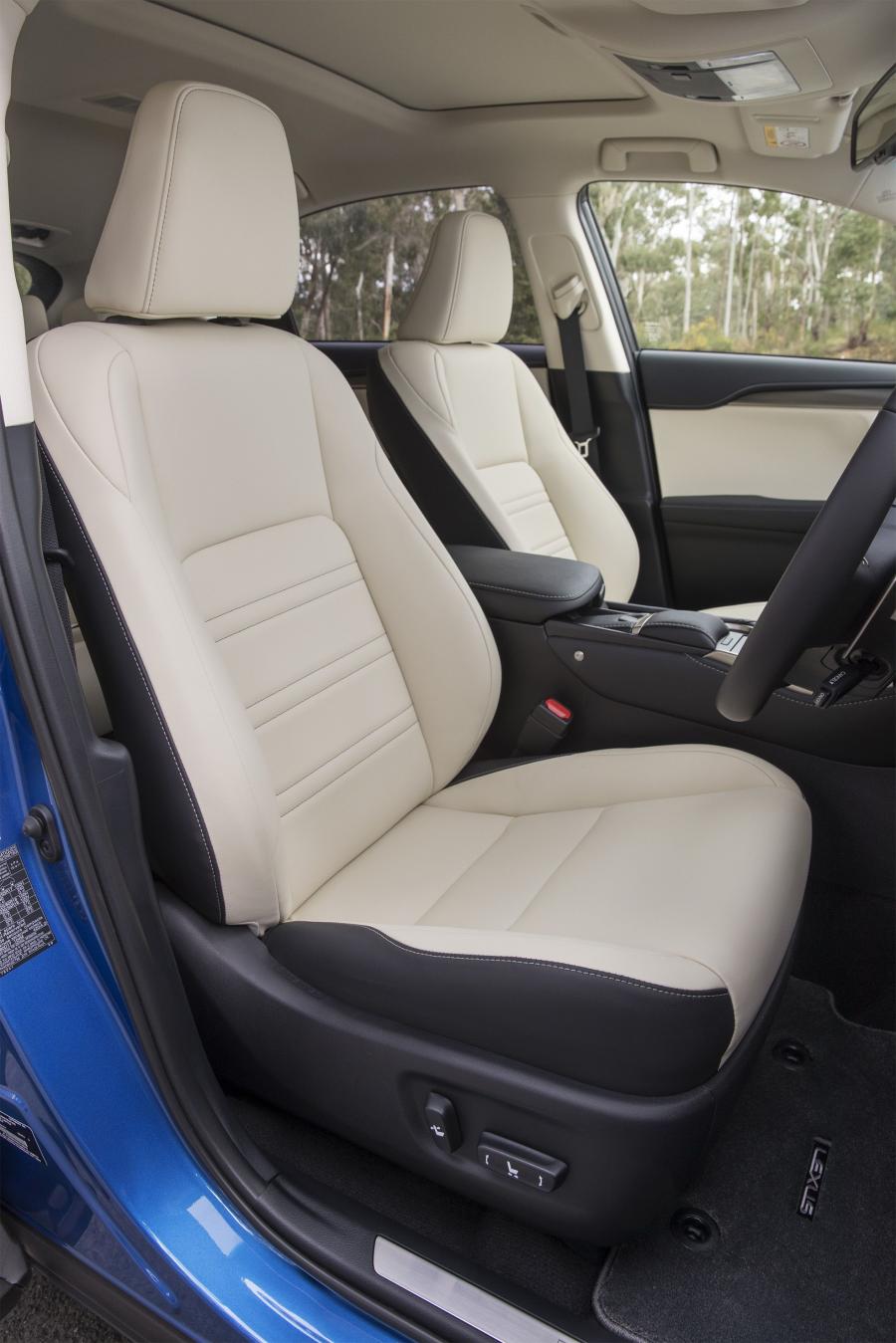 Интерьер Lexus NX300h 2017 года  (AU) (фото 4 из 20)